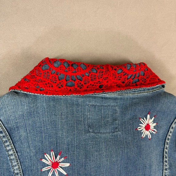 Torrid Denim Jean Jacket Women 2 Fringe Flowers Boho Garden Travel 70s Style - Picture 12 of 12